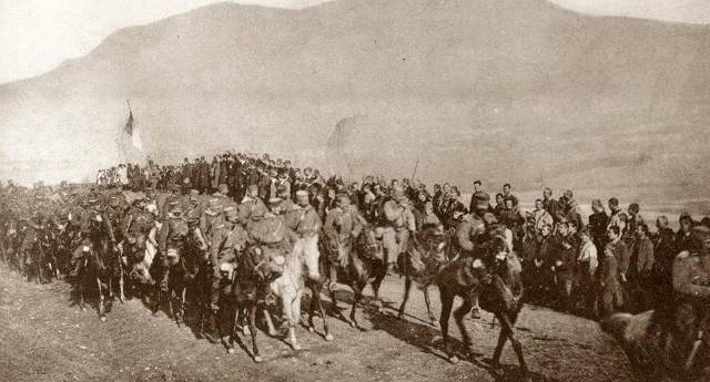Српска војска у Косовској Митровици 1912. године.